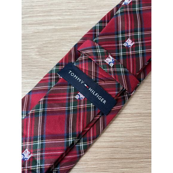 Tommy Hilfiger Red Plaid with Polar Bears Christmas Design Silk Designer Tie - Picture 5 of 6